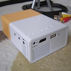 ❤️動作品★LED式❤️ミニプロジェクター★付属品付き★三脚セットの画像