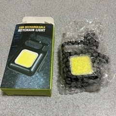 【未使用品】LED 投光器 COB 作業灯 USB充電式 キーホルダー式 超ミニ 45g 小型 軽量 800ルーメン 高輝度 4種点灯モード IPX4防水 強力磁石付き 緊急照明用 アウトドア用 釣り キャンプ 登山 ランニング 防災 地震 停電 作業用 COBライトの画像
