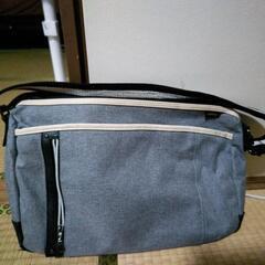 ショルダーバック、キレイです!