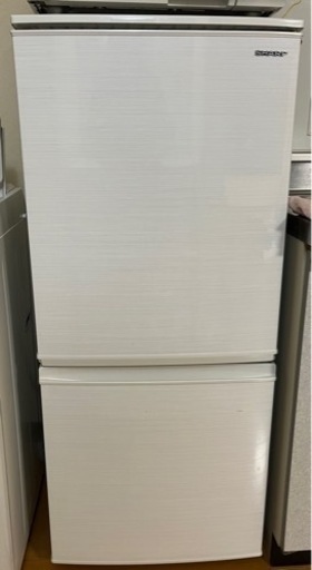 冷蔵庫中古　137l  SJ-D14E-W シャープ