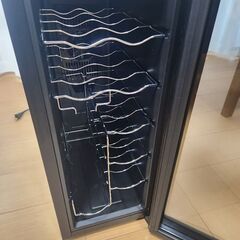 WIE 2022最新 超静音式 12本収納 ワインセラーの画像