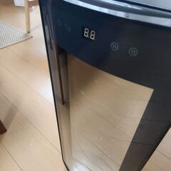WIE 2022最新 超静音式 12本収納 ワインセラーの画像