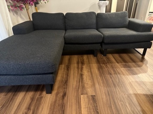 座る機会がほぼ無く出品いたします。