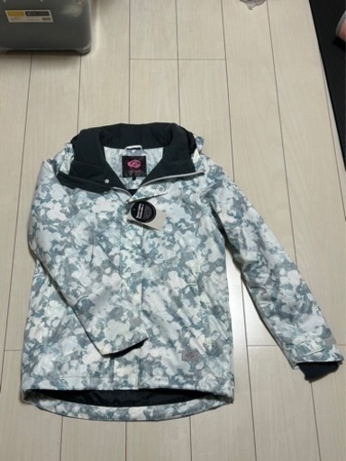 【値下げ】ボード　ウエア　美品　未使用品　Mサイズ　レディース
