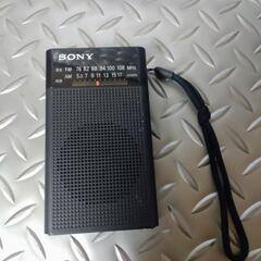 ②SONY　ソニーラジオ　縦型　AMFMラジオ