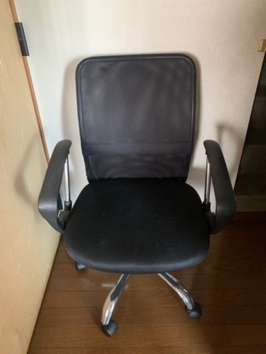 オフィスチェア　肘付き　椅子②