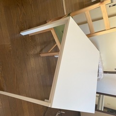 IKEA ダイニングテーブルと椅子のセットの画像