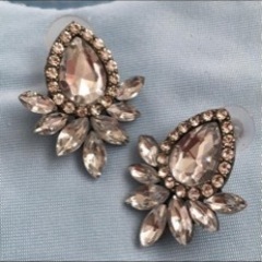 ビジューピアス