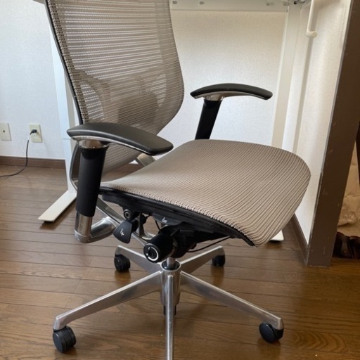 Okamura Baron メッシュタイプのオフィスチェア