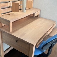　ライト付き学習机&椅子&サイドチェストの画像