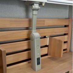 　ライト付き学習机&椅子&サイドチェストの画像