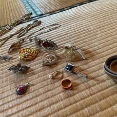 アンティークアクセサリーの画像
