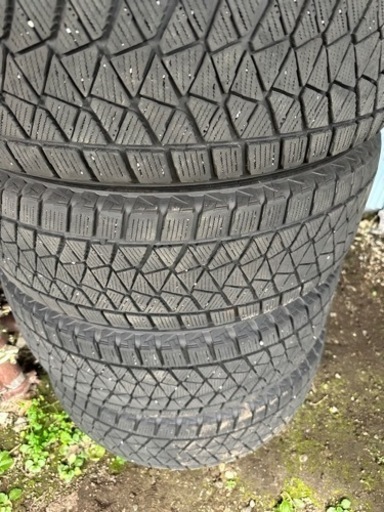 スタッドレス DM-V2 225/65R17 売れました ありがとうございました。