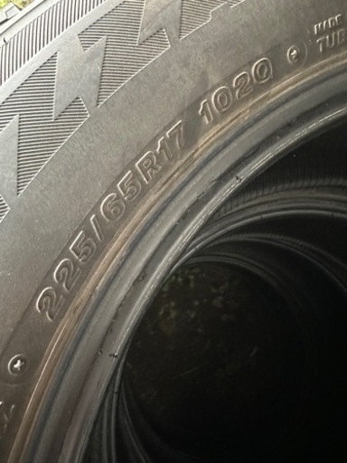 スタッドレス DM-V2 225/65R17 売れました ありがとうございました。