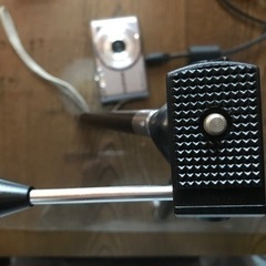 FUJIFILM デジタルカメラと三脚の画像