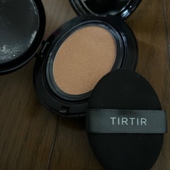 TIRTIR クッションファンデ 黒の画像