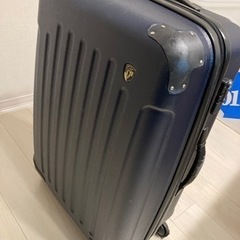 スーツケースLサイズ　グリフィンランド　1ローラー壊れあり