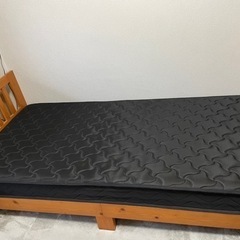 ベッドフレームの画像