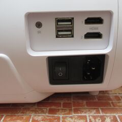 TOPTRO　TR80　プロジェクター　2017年製　中古品　現状品　ミニ台/リモコン付き　【ハンズクラフト宜野湾店】の画像