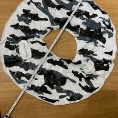 浮き輪　カモフラ柄