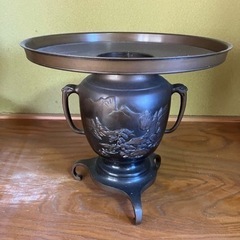 金属製の容器？