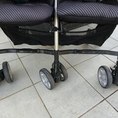 双子用ベビーカー コンビ ツインスピンの画像