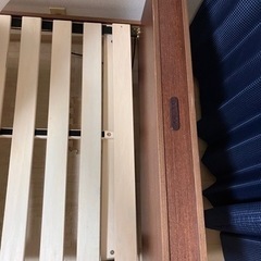 ベット(ニトリ シングル棚・コンセント付き高さ3段階調整すのこベッド(STL NA))マットレス付きの画像