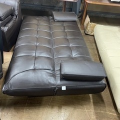 肘クッション付き　合成皮革　ソファーベッド　ダークブラウン色　中古品の画像