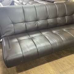 肘クッション付き　合成皮革　ソファーベッド　ダークブラウン色　中古品の画像