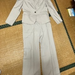 ベージュパンツスーツ　11号