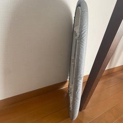 折りたたみ式アイロン台の画像