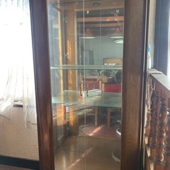 相談中　鏡付き飾り棚