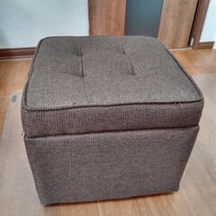 収納付椅子の画像