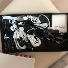 たくさんの充電ケーブル