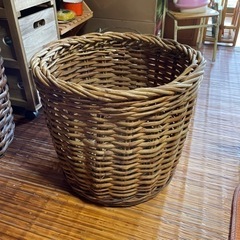 レトロ　籐　オールド　洗濯籠　中