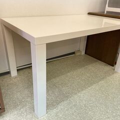 ニトリ ダイニングテーブル 幅135cm奥行80cm高さ70cm...