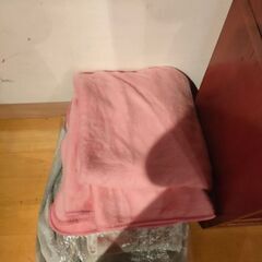3連休の朝に取りに来れる方　中古　西川のこたつの中掛け毛布の画像