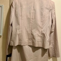 値下げしました＊未使用　夢工房REVEのレディーススーツ　ベージュ（日本製）の画像