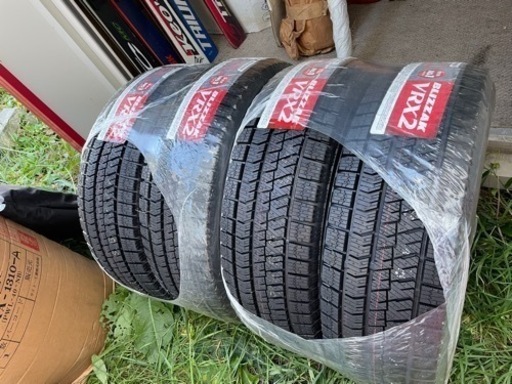 【新品未使用】スタッドレス4本　VRX2 215/65R16 98Q