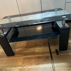 ガラスローテーブルの画像