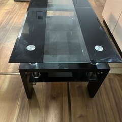 ガラスローテーブルの画像