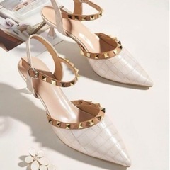 新品　スタッズパンプス