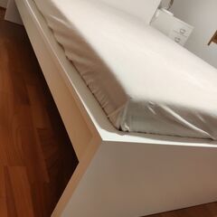 無料 IKEA ダブルベッドの画像