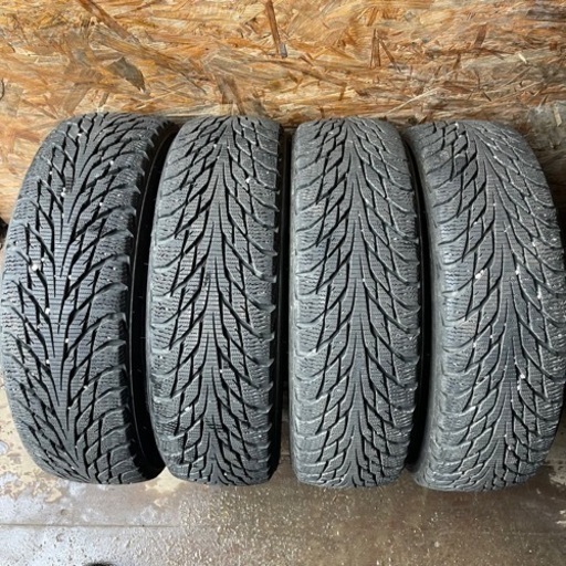 バリ山　NOKIAN ノキアン　HAKKAPELIITTA R2 155/65R14 スタッドレス　タイヤ　2018年製　14インチ