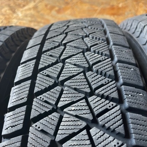 極上タイヤ　BRIDGESTONE ブリヂストン　ブリジストン　DM-V2 175/80R16 スタッドレス　タイヤ　2016年製　1
