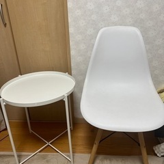 ikea イケア　テーブル　と　シェルチェア　イームズチェア