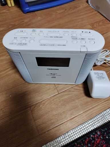TOSHIBA　CD・ラジオ　TY-CD7　2011年製