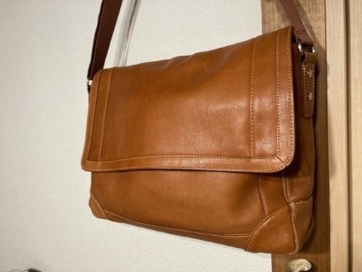 本革　レザーバッグ　最高にかっこいいです。