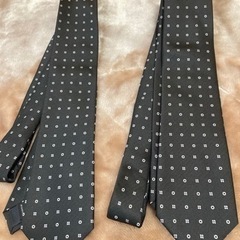 新品未使用　ネクタイ　模様が2柄のドット　内海商店　濃紺　同柄2...