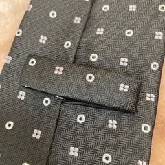 新品未使用　格安良品　内海商店ネクタイ　模様が2柄のドット　濃紺　ダークブルーの画像